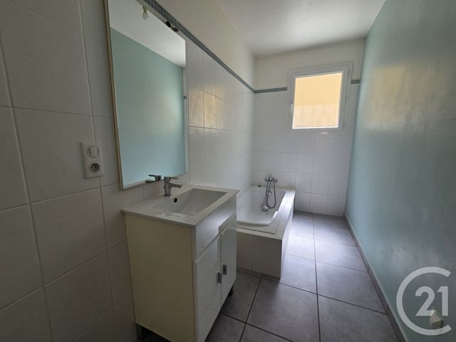 Appartement F2 &agrave; louer - 2 pi&egrave;ces - 65,44 m2 - Gap - 05 - PROVENCE-ALPES-COTE-D-AZUR