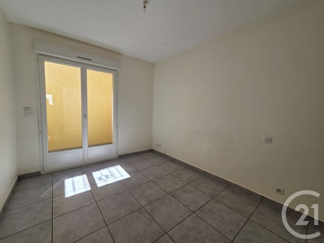 Appartement F2 &agrave; louer - 2 pi&egrave;ces - 65,44 m2 - Gap - 05 - PROVENCE-ALPES-COTE-D-AZUR