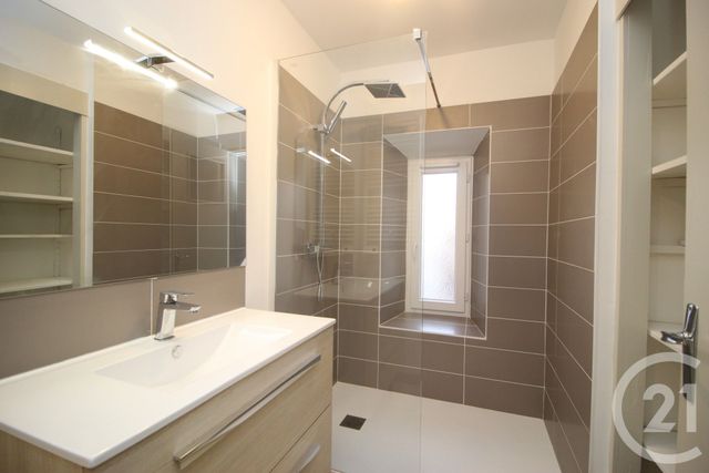 Appartement F3 &agrave; louer - 3 pi&egrave;ces - 46,98 m2 - Gap - 05 - PROVENCE-ALPES-COTE-D-AZUR