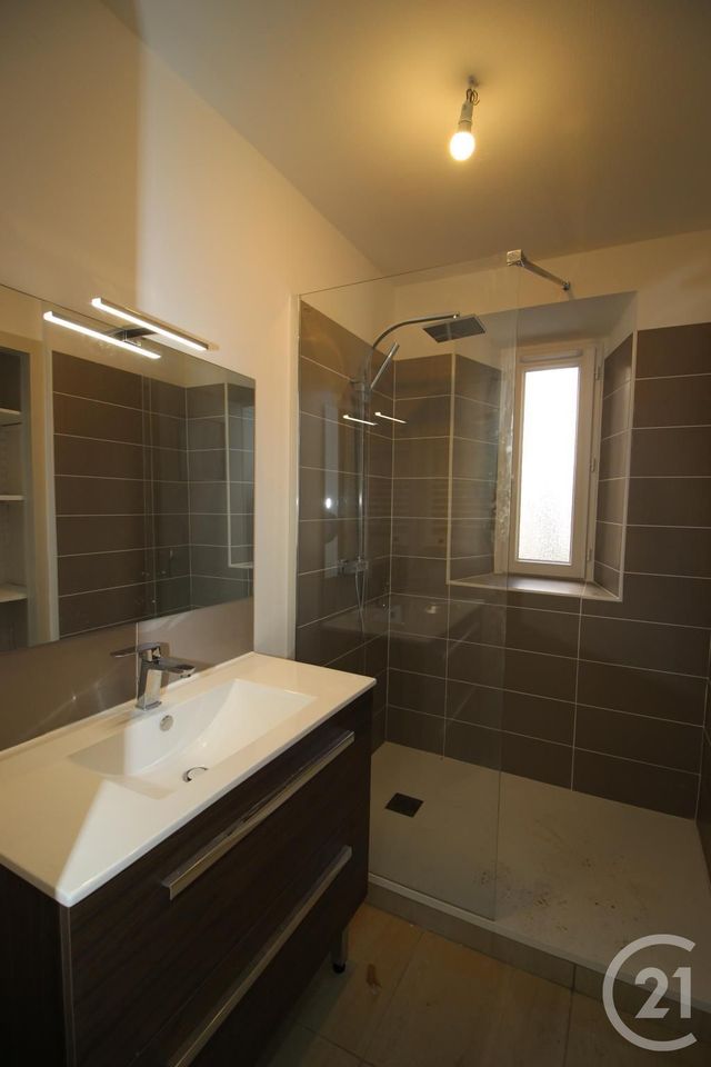 Appartement F3 &agrave; louer - 3 pi&egrave;ces - 61,67 m2 - Gap - 05 - PROVENCE-ALPES-COTE-D-AZUR