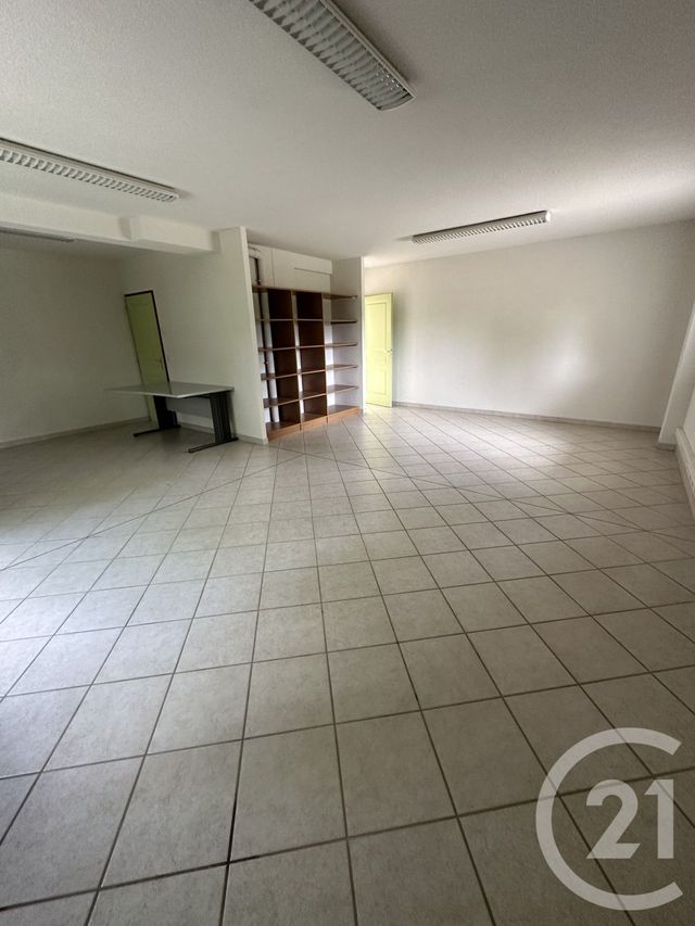 Bureaux à louer - 90.36 m2 - 05 - Hautes-Alpes