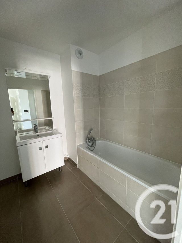 Appartement F3 à vendre - 3 pièces - 57 m2 - Ozoir La Ferriere - 77 - ILE-DE-FRANCE