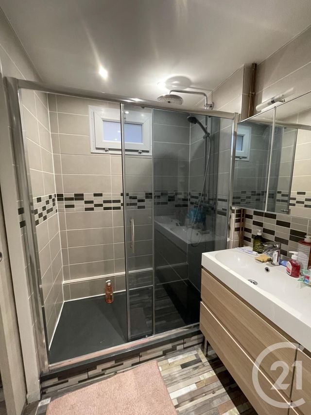 Maison à louer - 6 pièces - 135 m2 - La Queue En Brie - 94 - ILE-DE-FRANCE