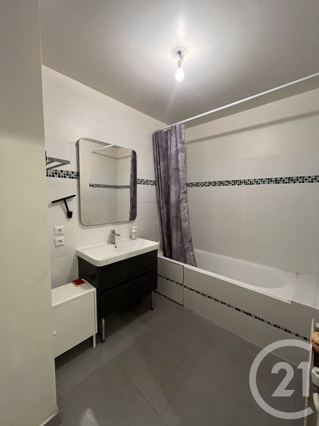 Appartement F2 &agrave; louer - 2 pi&egrave;ces - 65 m2 - Noisy Le Grand - 93 - ILE-DE-FRANCE