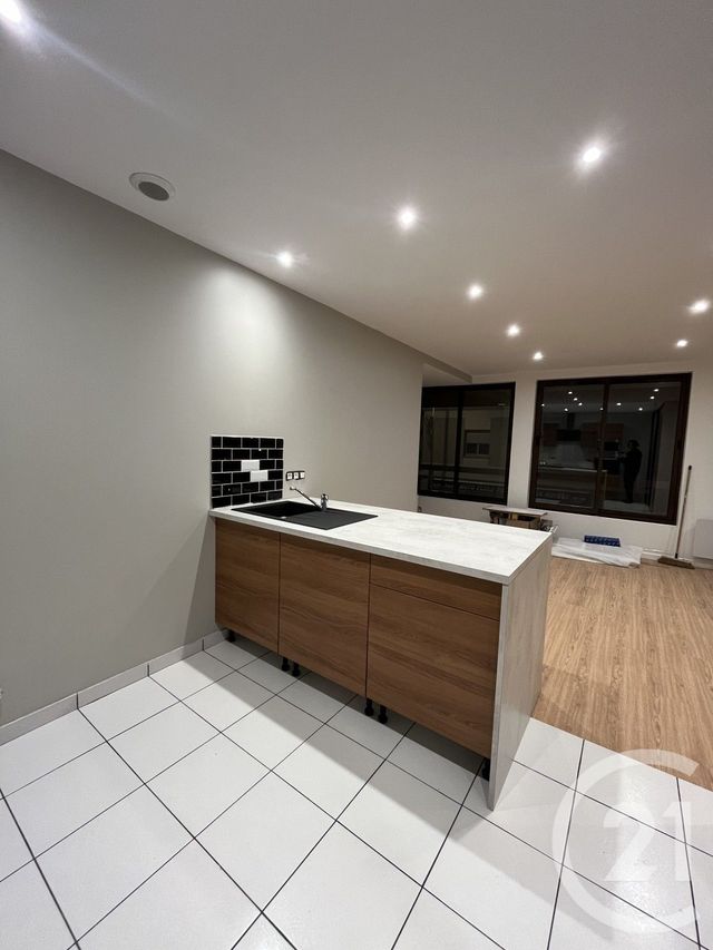 Appartement Studio à louer - 1 pièce - 37 m2 - Roissy En Brie - 77 - ILE-DE-FRANCE