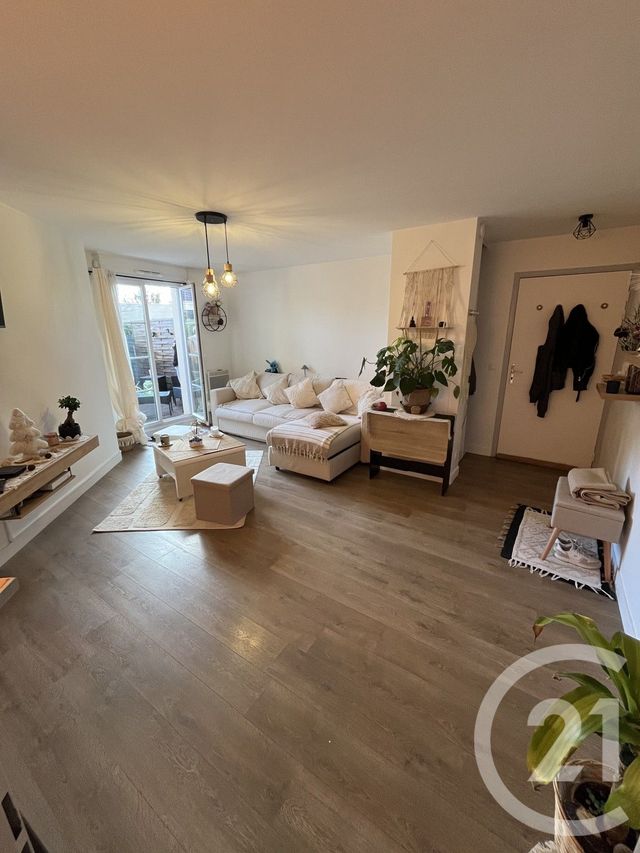 Appartement Studio &agrave; louer - 1 pi&egrave;ce - 31 m2 - Fontenay Tresigny - 77 - ILE-DE-FRANCE