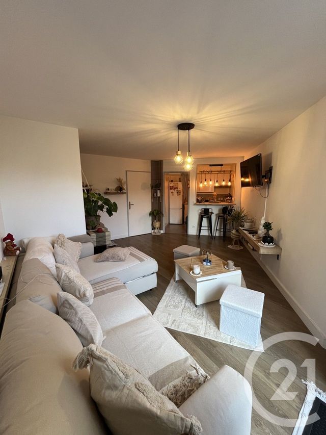 Appartement Studio &agrave; louer - 1 pi&egrave;ce - 31 m2 - Fontenay Tresigny - 77 - ILE-DE-FRANCE