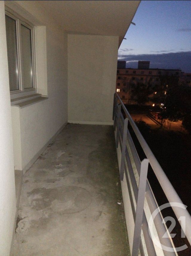 Appartement F2 &agrave; louer - 2 pi&egrave;ces - 52 m2 - Champs Sur Marne - 77 - ILE-DE-FRANCE