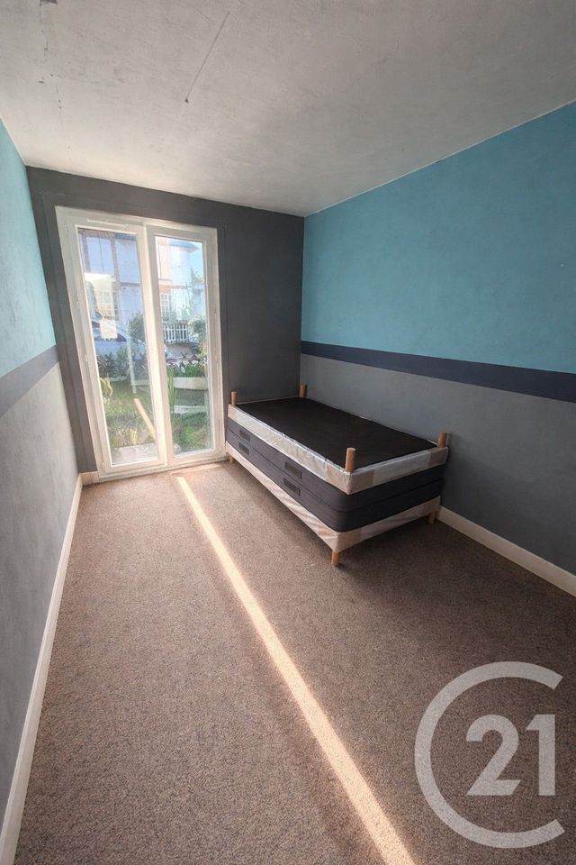 Appartement Chambre &agrave; louer - 1 pi&egrave;ce - 10 m2 - Ozoir La Ferriere - 77 - ILE-DE-FRANCE