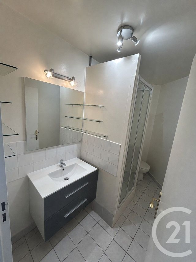 Appartement F2 &agrave; louer - 2 pi&egrave;ces - 37 m2 - Brie Comte Robert - 77 - ILE-DE-FRANCE