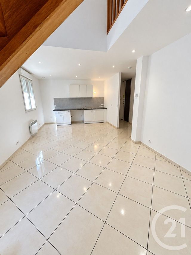 Appartement Duplex &agrave; louer - 3 pi&egrave;ces - 76 m2 - Mandres Les Roses - 94 - ILE-DE-FRANCE