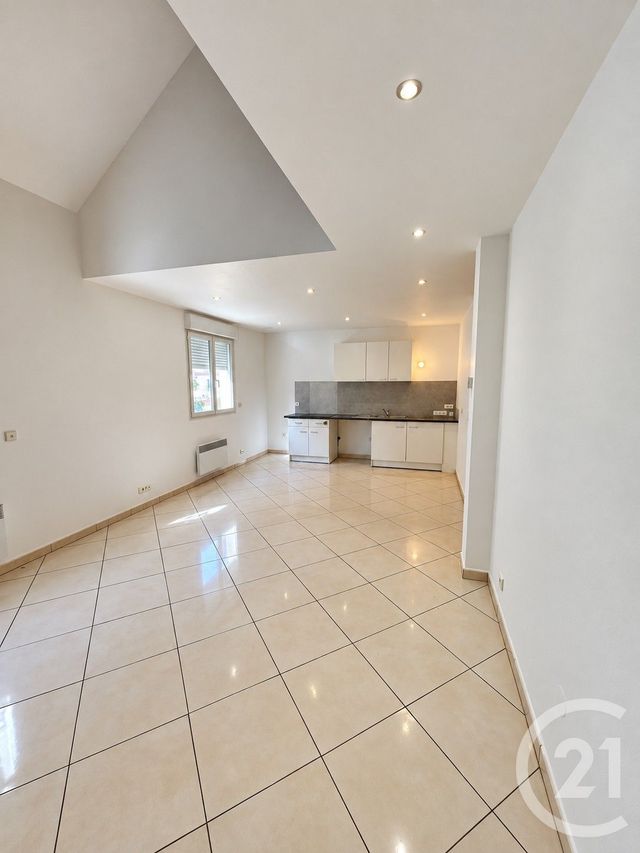 Appartement Duplex &agrave; louer - 3 pi&egrave;ces - 76 m2 - Mandres Les Roses - 94 - ILE-DE-FRANCE