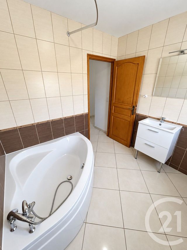 Appartement Duplex &agrave; louer - 3 pi&egrave;ces - 76 m2 - Mandres Les Roses - 94 - ILE-DE-FRANCE