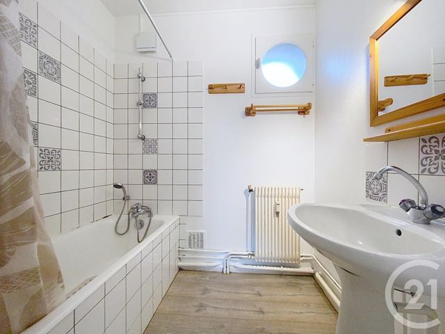 Appartement T3 &agrave; louer - 3 pi&egrave;ces - 67,35 m2 - Luxeuil Les Bains - 70 - FRANCHE-COMTE