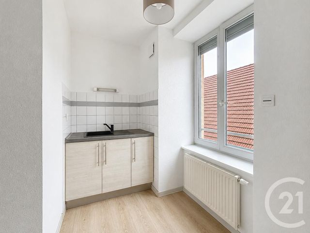 Appartement F2 &agrave; louer - 2 pi&egrave;ces - 45 m2 - Lure - 70 - FRANCHE-COMTE