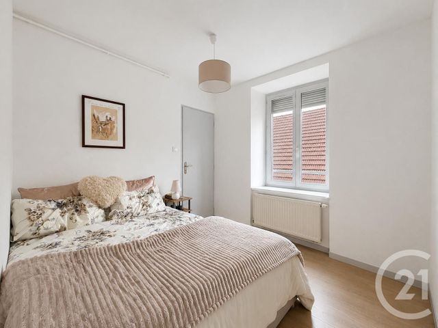 Appartement F2 &agrave; louer - 2 pi&egrave;ces - 45 m2 - Lure - 70 - FRANCHE-COMTE