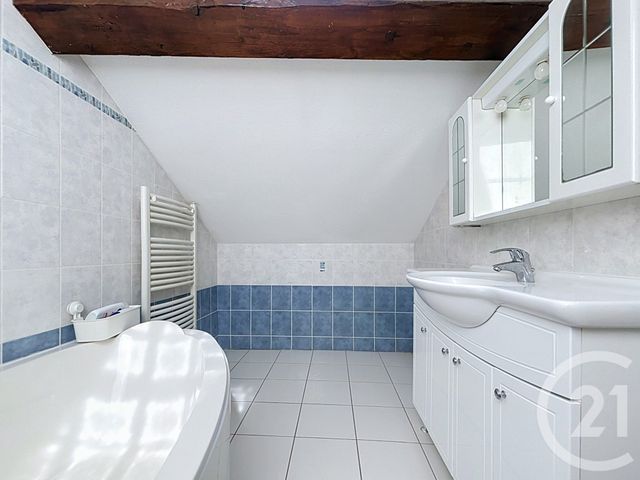 Appartement F3 &agrave; louer - 3 pi&egrave;ces - 59,30 m2 - Luxeuil Les Bains - 70 - FRANCHE-COMTE