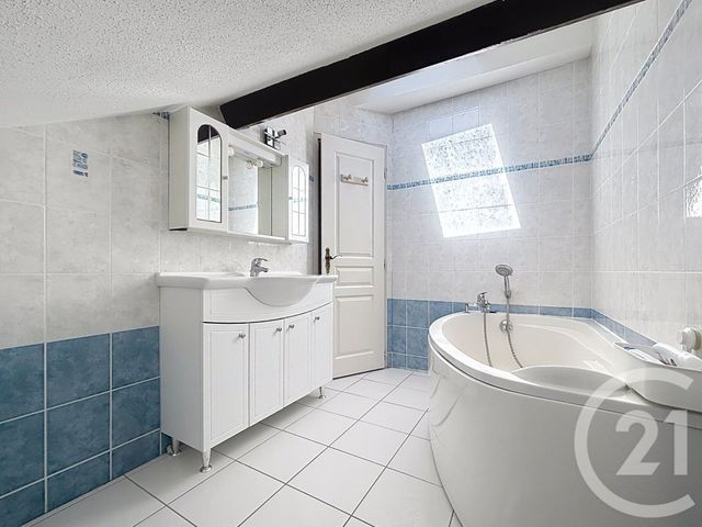 Appartement F3 &agrave; louer - 3 pi&egrave;ces - 59,30 m2 - Luxeuil Les Bains - 70 - FRANCHE-COMTE