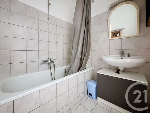 Appartement F1 &agrave; louer - 1 pi&egrave;ce - 22 m2 - Luxeuil Les Bains - 70 - FRANCHE-COMTE