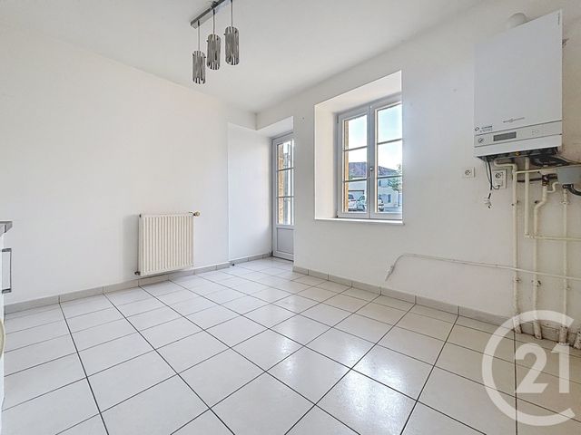 Appartement F3 &agrave; louer - 3 pi&egrave;ces - 69 m2 - Saulx - 70 - FRANCHE-COMTE