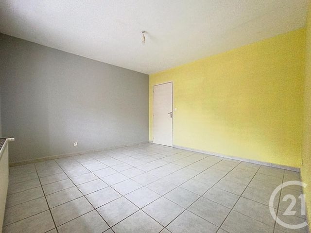 Appartement F3 &agrave; louer - 3 pi&egrave;ces - 72,27 m2 - St Sauveur - 70 - FRANCHE-COMTE