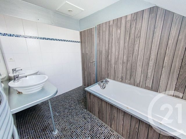 Maison &agrave; louer - 3 pi&egrave;ces - 99,69 m2 - Luxeuil Les Bains - 70 - FRANCHE-COMTE