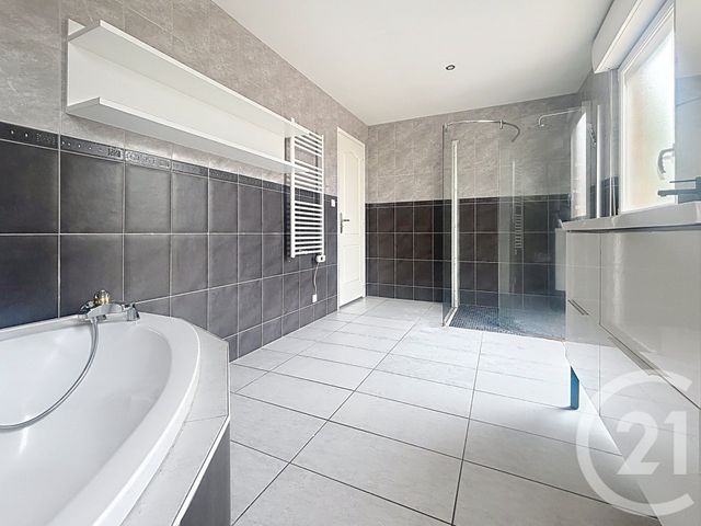Appartement F4 &agrave; louer - 4 pi&egrave;ces - 109,85 m2 - Vesoul - 70 - FRANCHE-COMTE