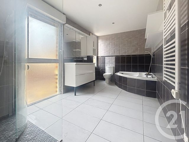 Appartement F4 &agrave; louer - 4 pi&egrave;ces - 109,85 m2 - Vesoul - 70 - FRANCHE-COMTE