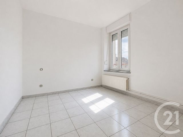 Appartement F4 &agrave; louer - 4 pi&egrave;ces - 77,75 m2 - St Sauveur - 70 - FRANCHE-COMTE