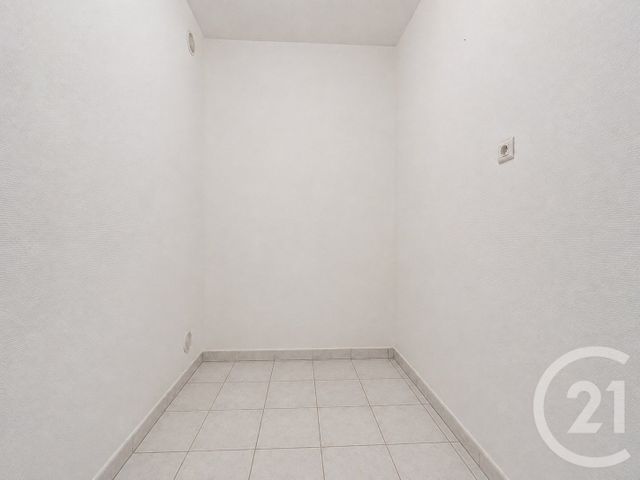 Appartement F4 &agrave; louer - 4 pi&egrave;ces - 77,75 m2 - St Sauveur - 70 - FRANCHE-COMTE