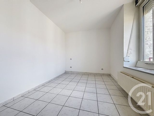 Appartement F4 &agrave; louer - 4 pi&egrave;ces - 77,75 m2 - St Sauveur - 70 - FRANCHE-COMTE