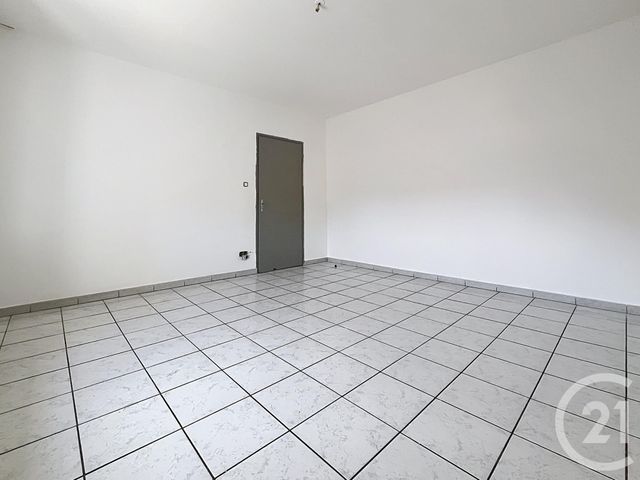 Appartement F4 &agrave; louer - 4 pi&egrave;ces - 77,75 m2 - St Sauveur - 70 - FRANCHE-COMTE