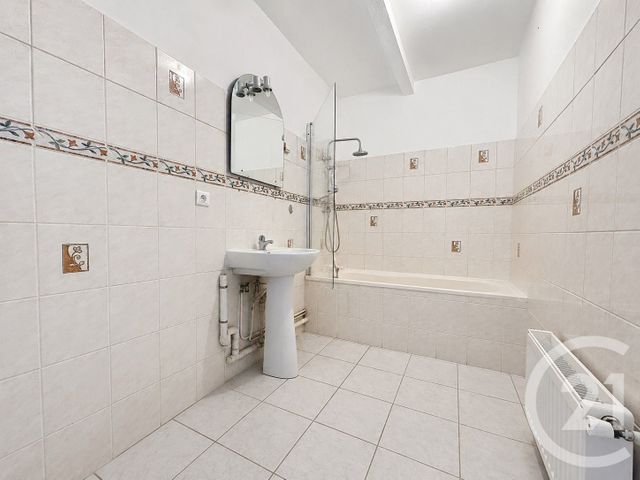 Appartement F4 &agrave; louer - 4 pi&egrave;ces - 77,75 m2 - St Sauveur - 70 - FRANCHE-COMTE
