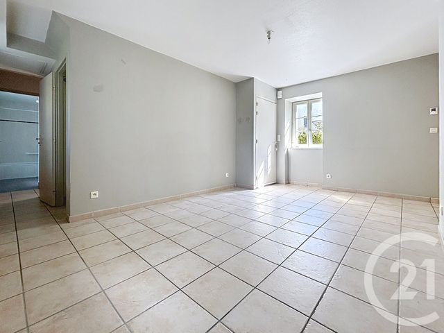 Appartement F3 &agrave; louer - 3 pi&egrave;ces - 66,65 m2 - Loulans Verchamp - 70 - FRANCHE-COMTE