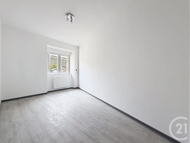 Appartement F3 &agrave; louer - 3 pi&egrave;ces - 60 m2 - Ronchamp - 70 - FRANCHE-COMTE