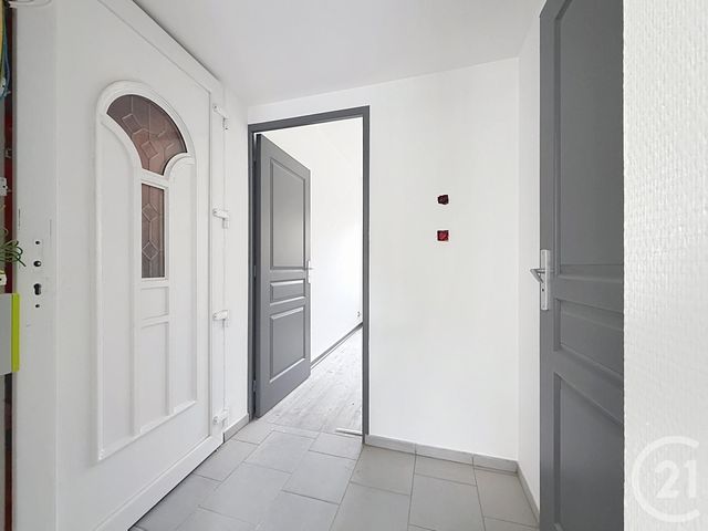 Appartement F3 &agrave; louer - 3 pi&egrave;ces - 60 m2 - Ronchamp - 70 - FRANCHE-COMTE