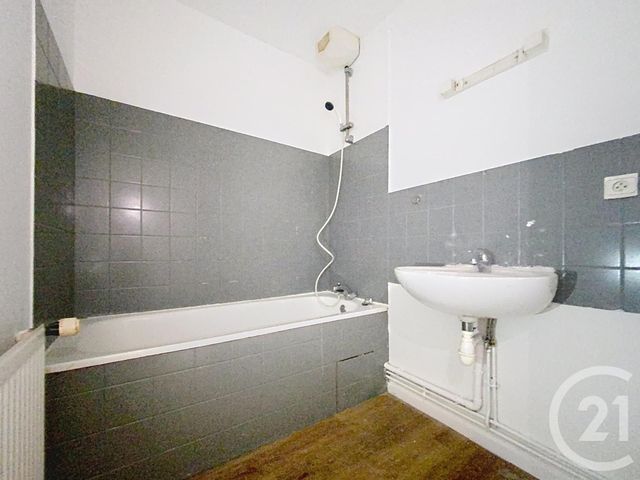 Appartement F3 &agrave; louer - 3 pi&egrave;ces - 70,95 m2 - Lure - 70 - FRANCHE-COMTE
