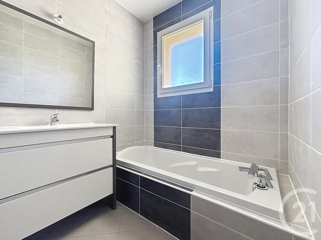 Maison &agrave; louer - 5 pi&egrave;ces - 105 m2 - Lure - 70 - FRANCHE-COMTE
