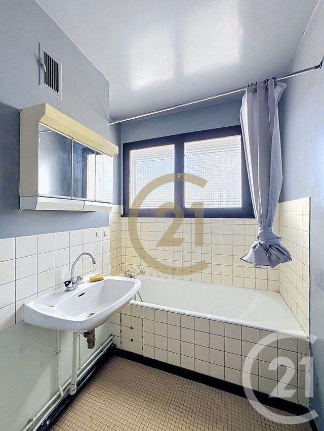 Appartement F4 &agrave; vendre - 4 pi&egrave;ces - 81,80 m2 - Luxeuil Les Bains - 70 - FRANCHE-COMTE