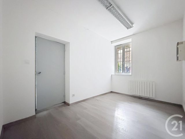 Appartement Local &agrave; louer - 3 pi&egrave;ces - 104 m2 - Lure - 70 - FRANCHE-COMTE