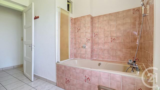Appartement F3 &agrave; vendre - 3 pi&egrave;ces - 63,08 m2 - Lure - 70 - FRANCHE-COMTE