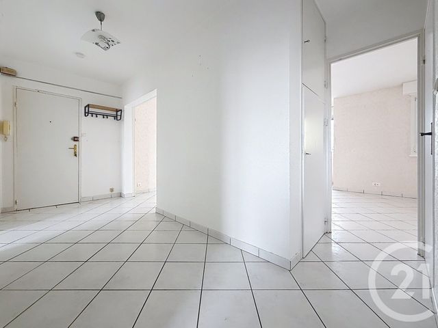 Appartement F4 &agrave; louer - 4 pi&egrave;ces - 71,44 m2 - Luxeuil Les Bains - 70 - FRANCHE-COMTE