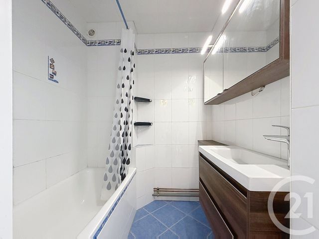 Appartement F4 &agrave; louer - 4 pi&egrave;ces - 71,44 m2 - Luxeuil Les Bains - 70 - FRANCHE-COMTE