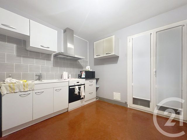 Appartement F2 &agrave; louer - 2 pi&egrave;ces - 64,91 m2 - Lure - 70 - FRANCHE-COMTE