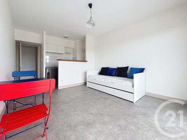 Appartement Studio &agrave; louer - 1 pi&egrave;ce - 24,79 m2 - Lure - 70 - FRANCHE-COMTE