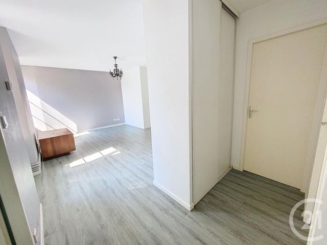 Appartement F1 &agrave; louer - 1 pi&egrave;ce - 49,09 m2 - Lure - 70 - FRANCHE-COMTE