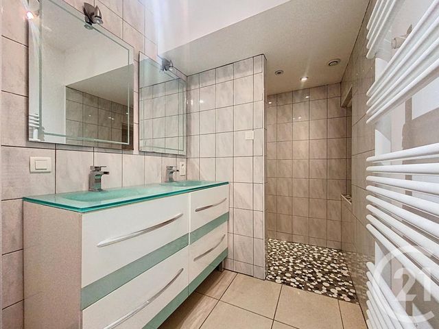 Appartement F3 &agrave; louer - 3 pi&egrave;ces - 92,69 m2 - Lure - 70 - FRANCHE-COMTE