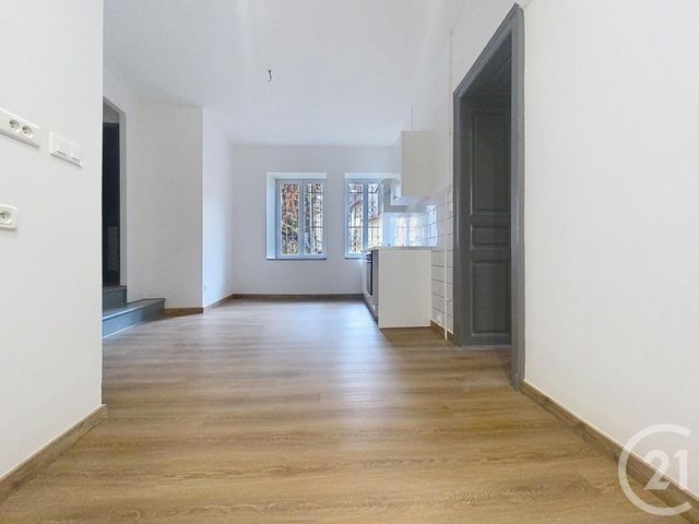 Appartement F3 &agrave; louer - 3 pi&egrave;ces - 92,69 m2 - Lure - 70 - FRANCHE-COMTE
