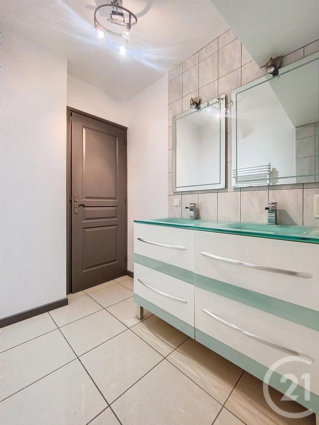 Appartement F3 &agrave; louer - 3 pi&egrave;ces - 92,69 m2 - Lure - 70 - FRANCHE-COMTE