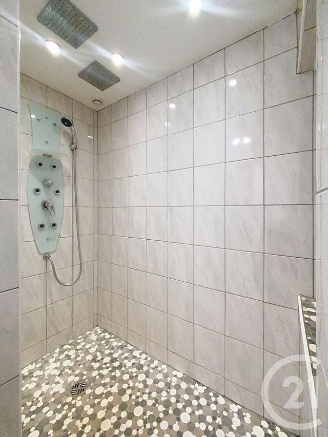 Appartement F3 &agrave; louer - 3 pi&egrave;ces - 92,69 m2 - Lure - 70 - FRANCHE-COMTE